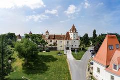 Schloss Kornberg Gesamtansicht vorne