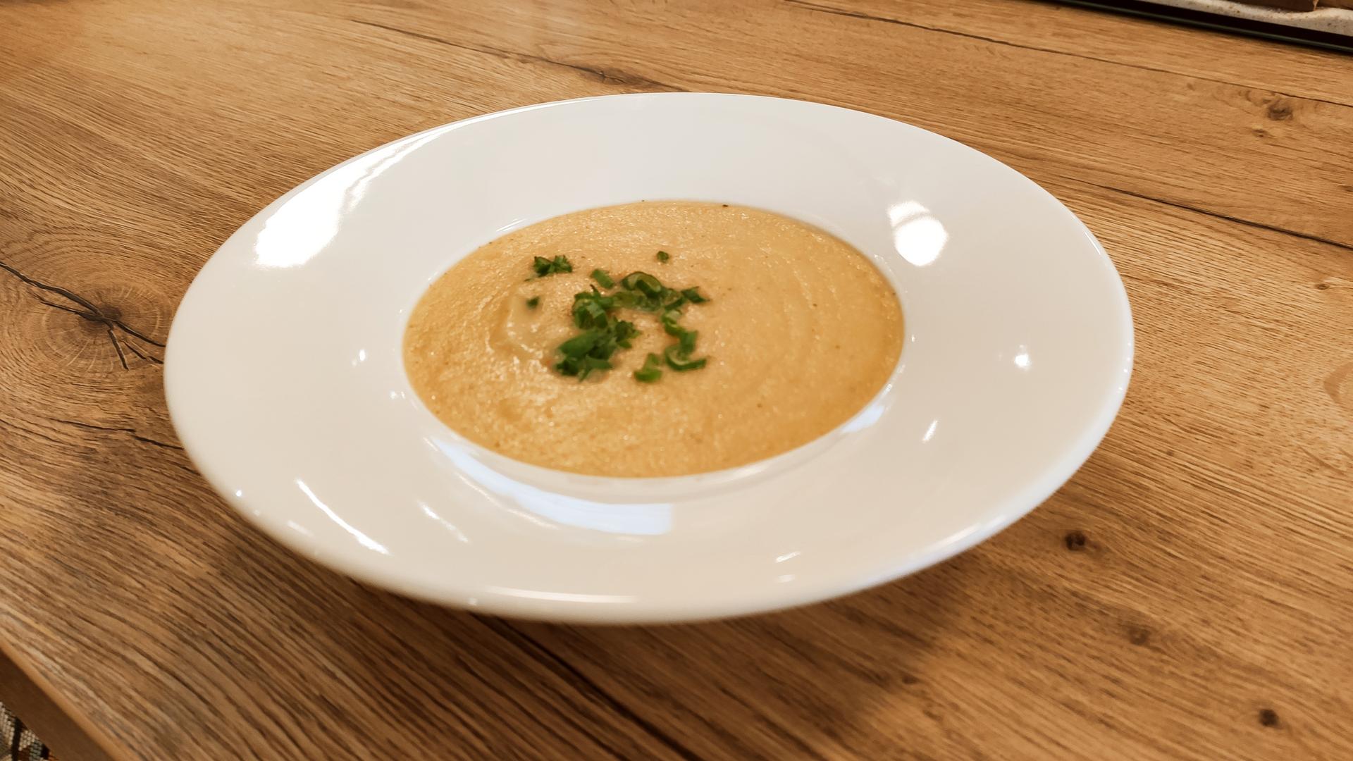 Selleriecremesuppe im Suppenteller